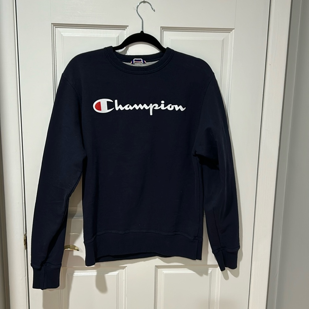 Men’s Champion navy sweatshirt